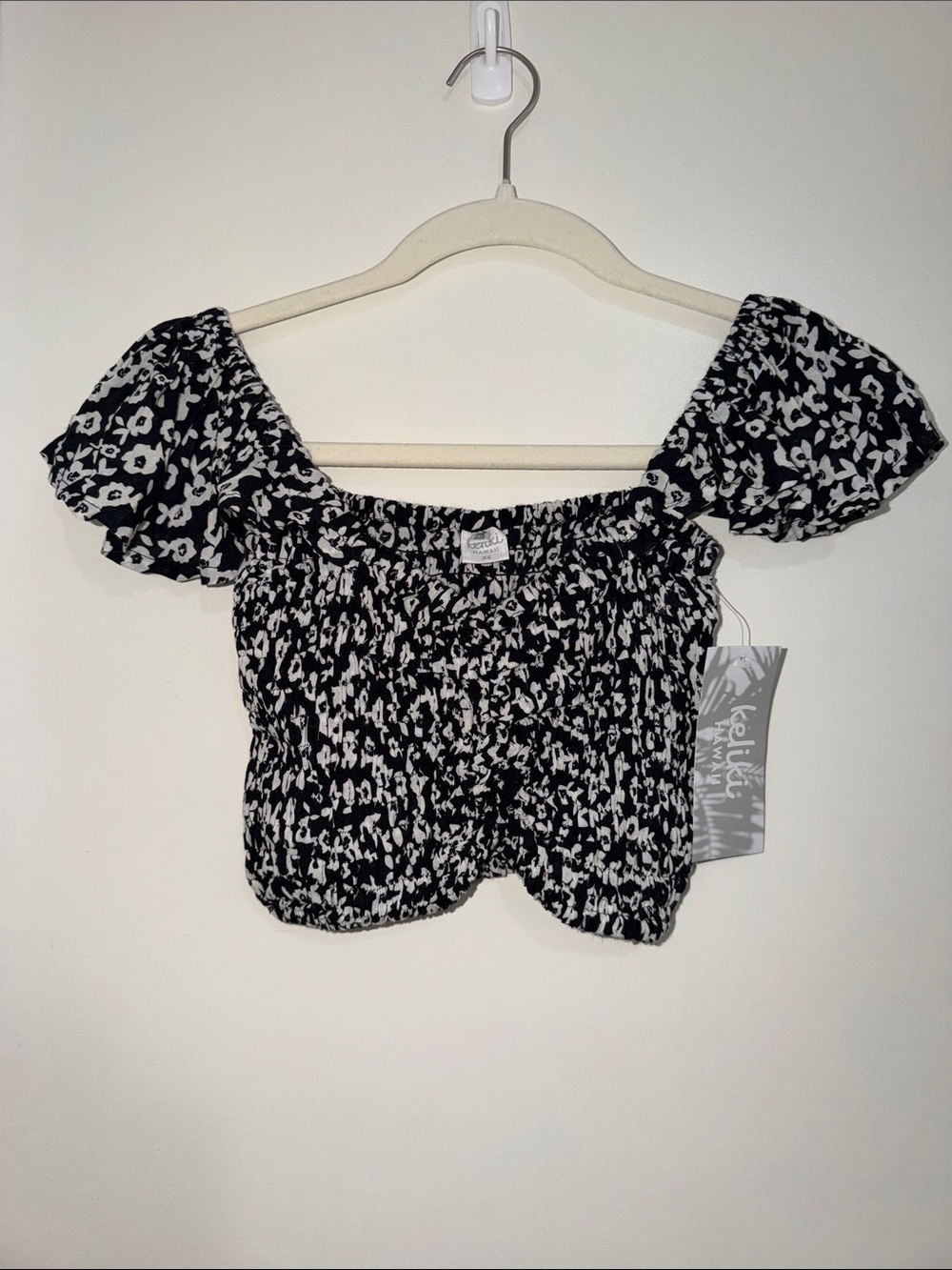 NWT Keliki Black Ditsy Crop Floral Top | OS